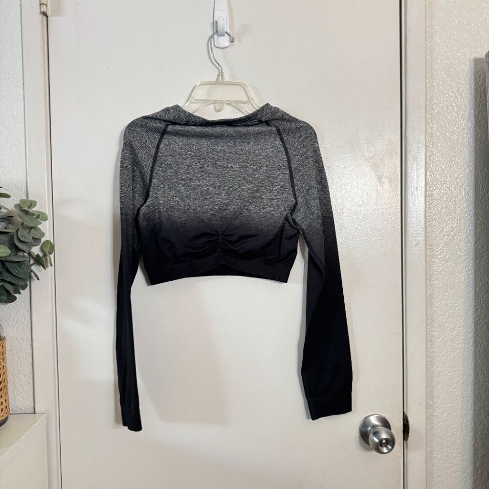 GYMSHARK Adapt Ombre Seamless Long Sleeve Workout Crop Top Black Gray Medium - Picture 8 of 10